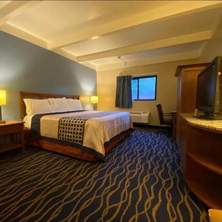 Economy Inn North Randall 외부 사진