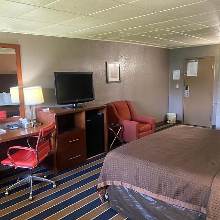 Economy Inn North Randall 외부 사진
