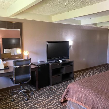 Economy Inn North Randall 외부 사진