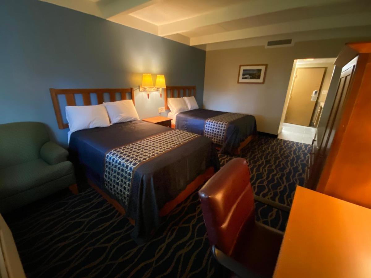 Economy Inn North Randall 외부 사진