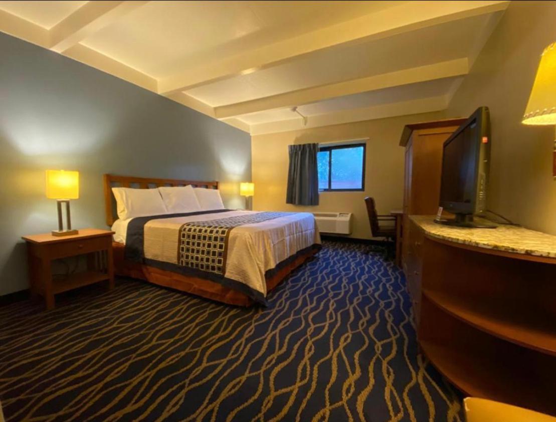Economy Inn North Randall 외부 사진