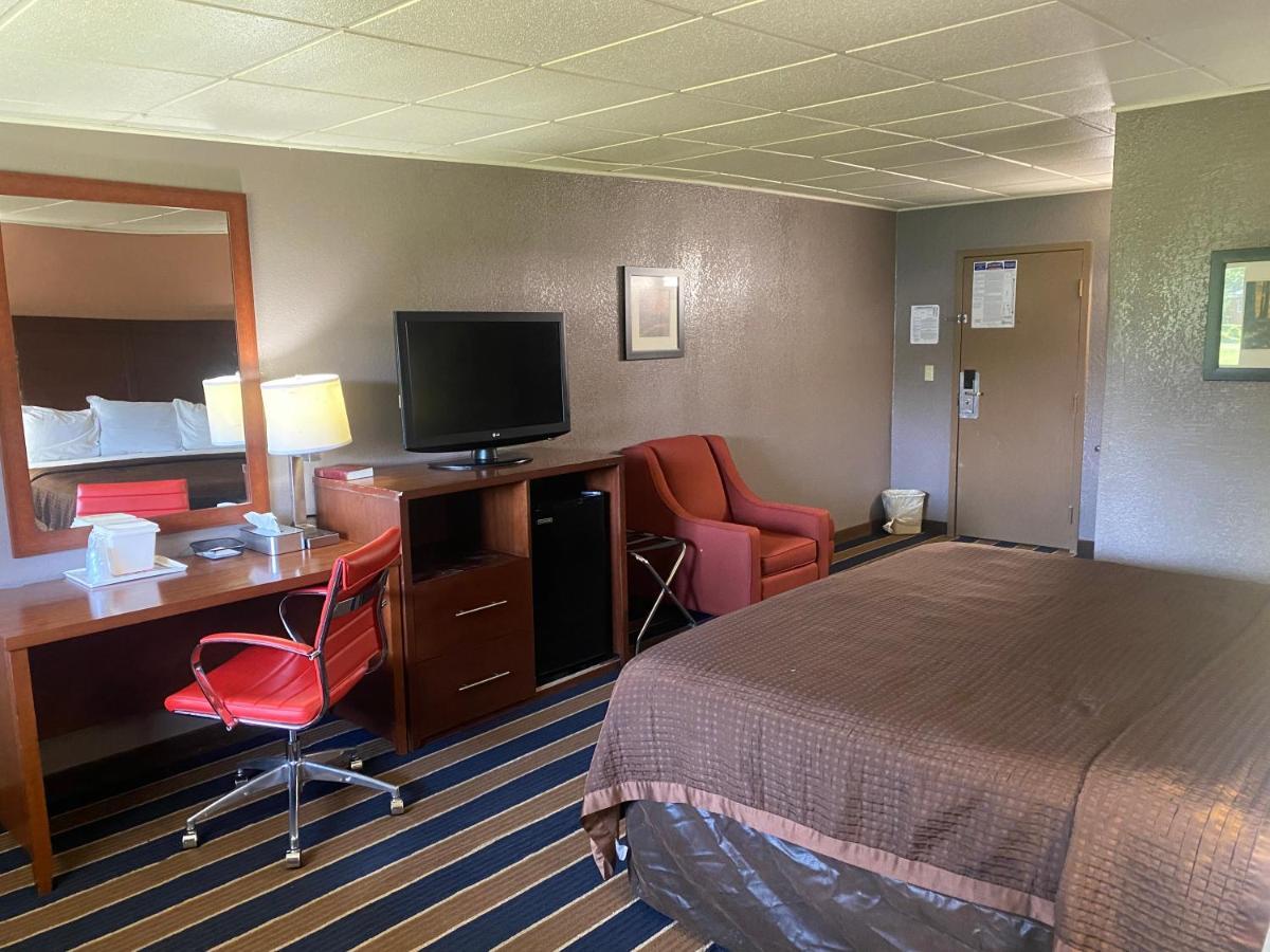 Economy Inn North Randall 외부 사진