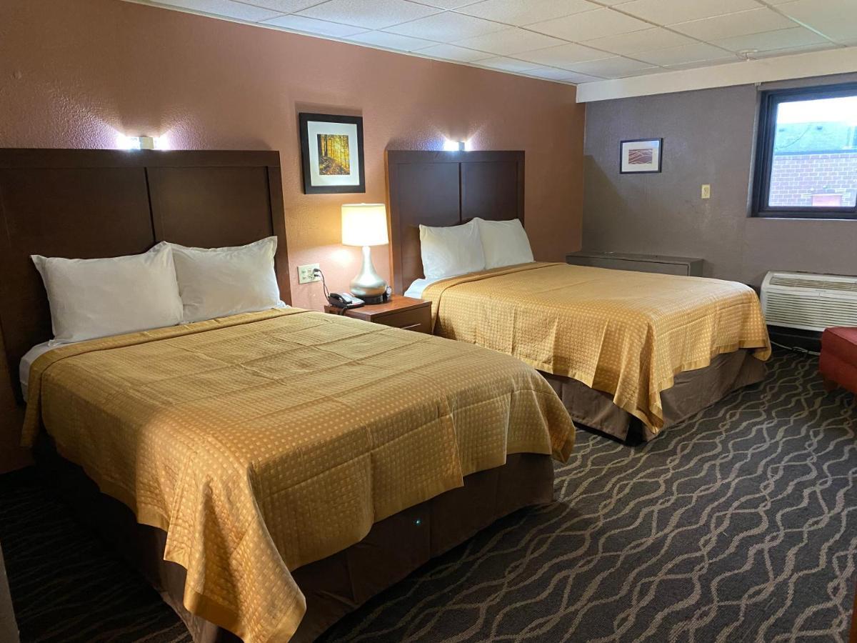 Economy Inn North Randall 외부 사진