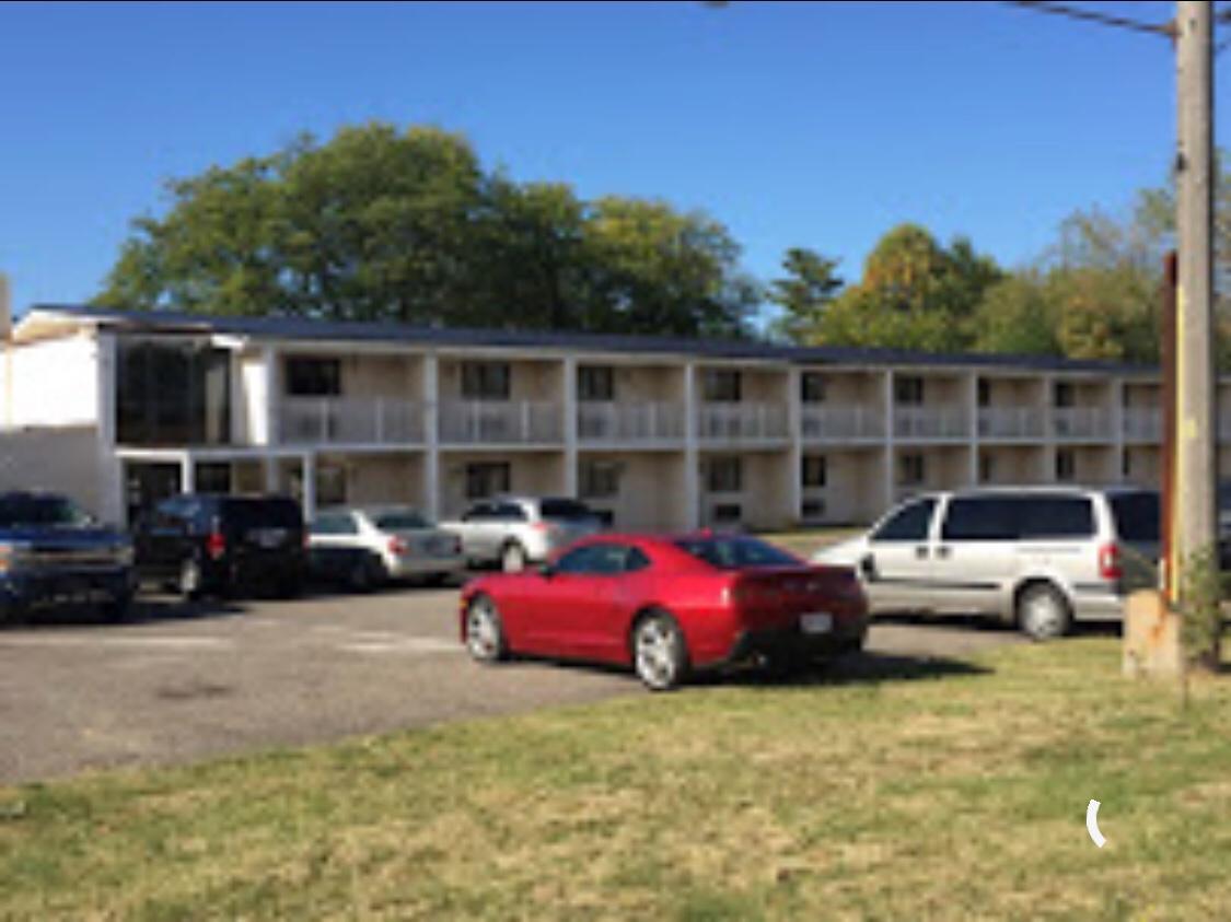Economy Inn North Randall 외부 사진