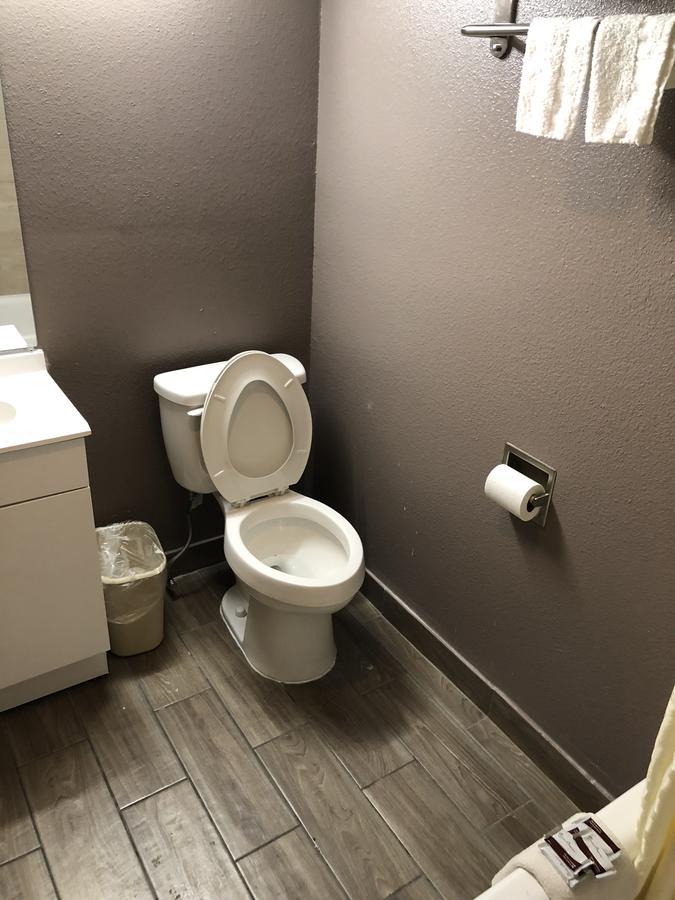 Economy Inn North Randall 외부 사진