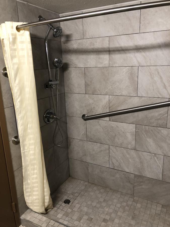 Economy Inn North Randall 외부 사진